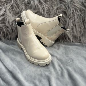 women’s chunky heel boots